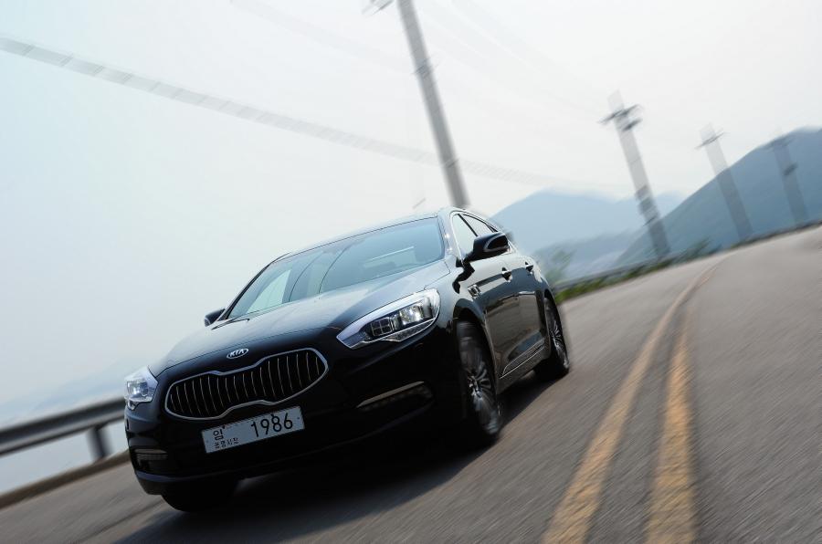  Kia Quoris 2012 года  (фото 25 из 72)